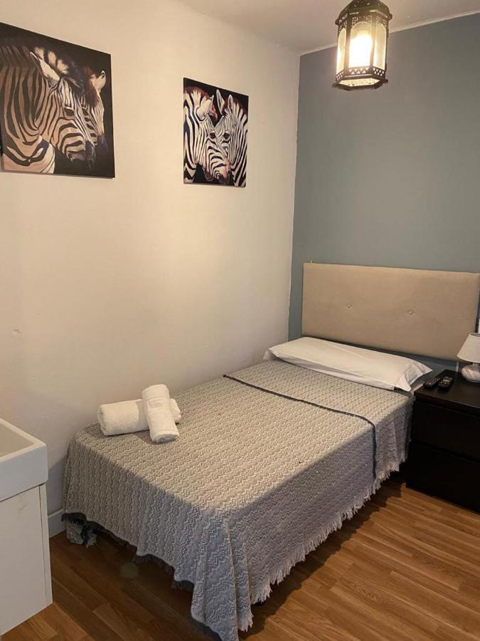 Hostal The Monkey Room Marbella Exteriör bild