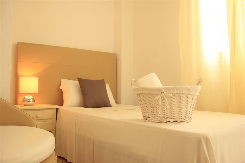 Hostal The Monkey Room Marbella Exteriör bild