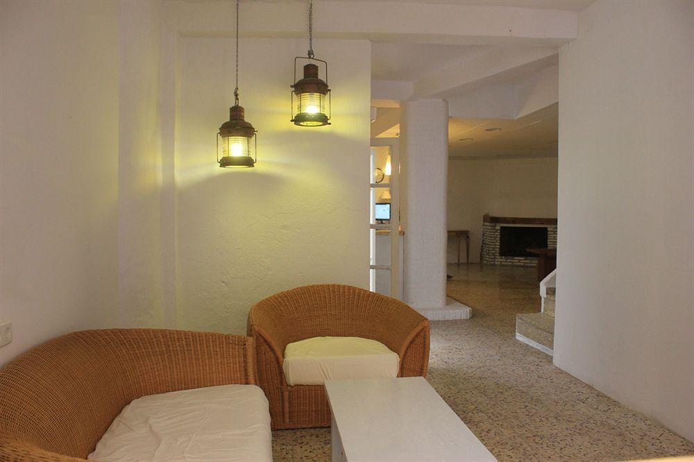 Hostal The Monkey Room Marbella Exteriör bild