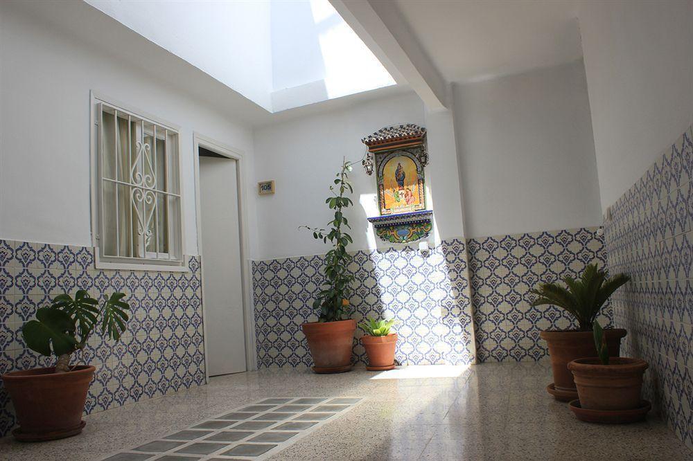 Hostal The Monkey Room Marbella Exteriör bild