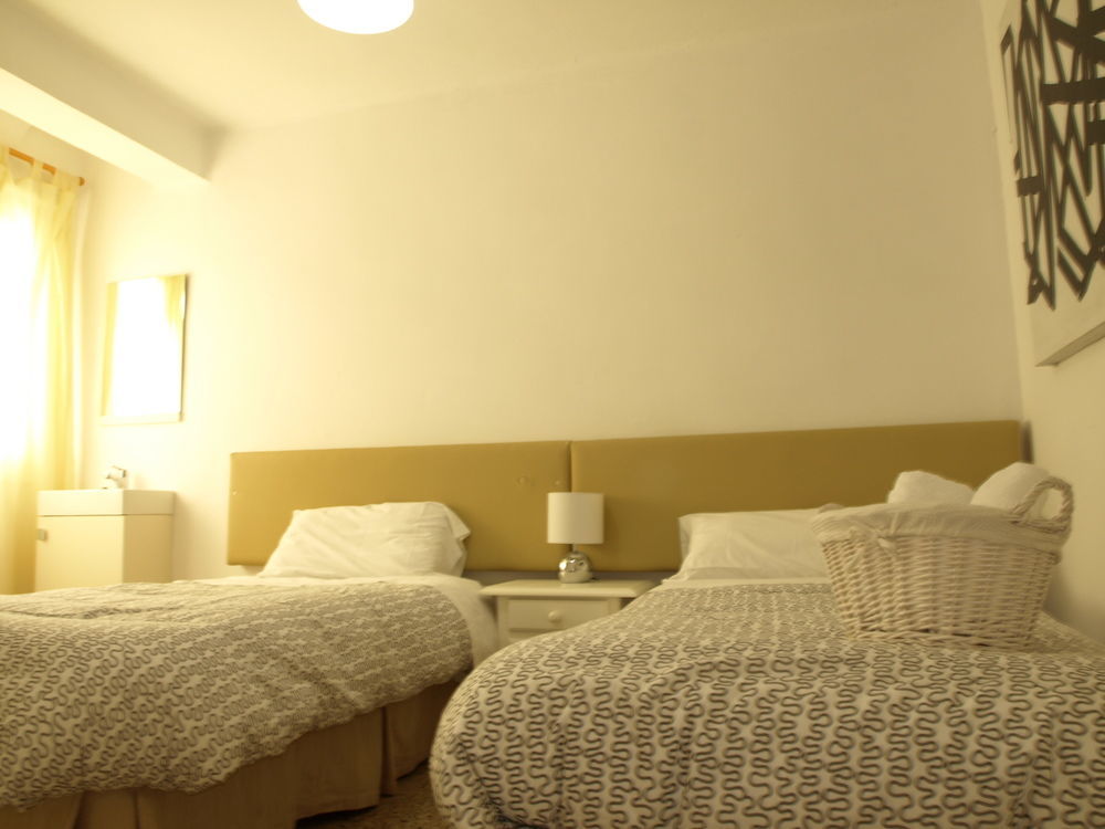 Hostal The Monkey Room Marbella Exteriör bild