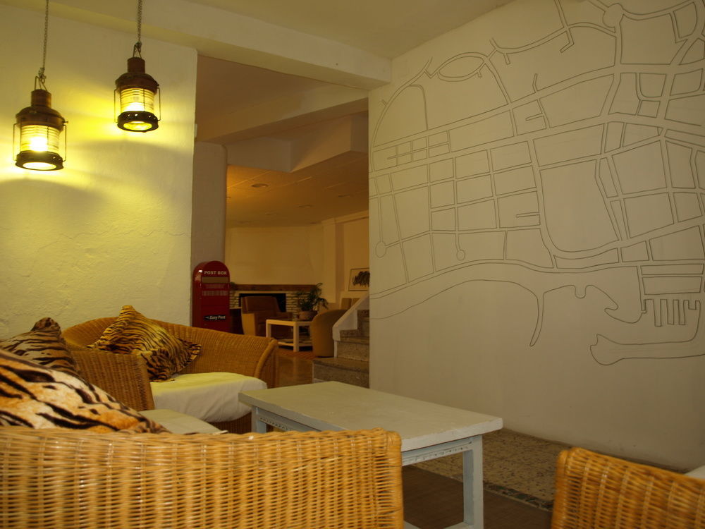 Hostal The Monkey Room Marbella Exteriör bild