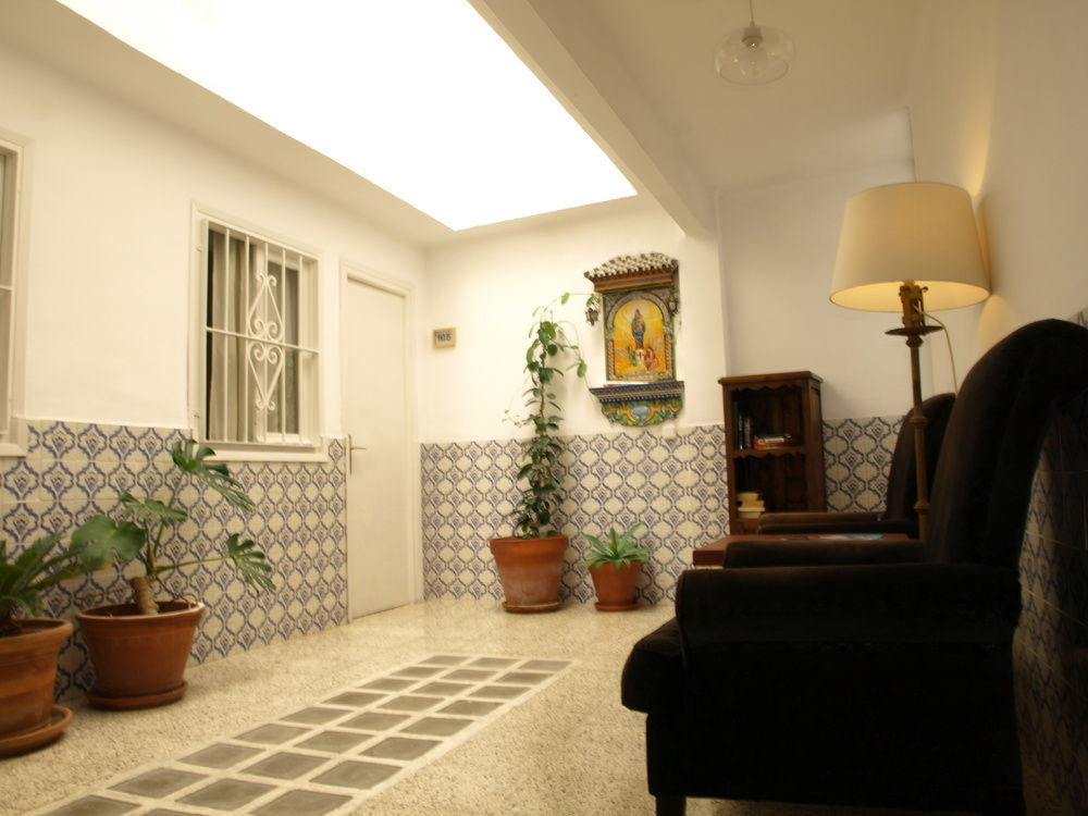 Hostal The Monkey Room Marbella Exteriör bild
