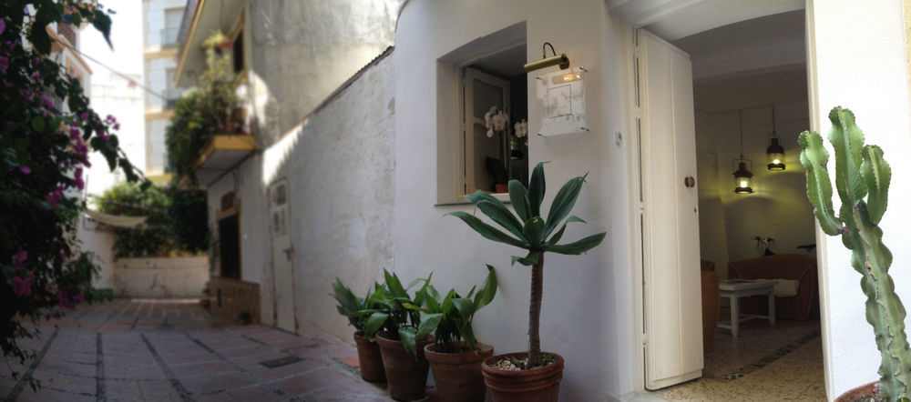 Hostal The Monkey Room Marbella Exteriör bild