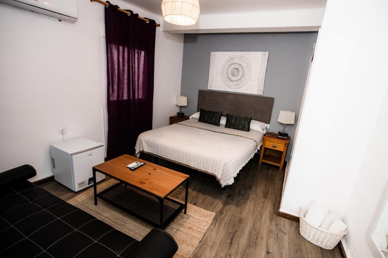 Hostal The Monkey Room Marbella Exteriör bild